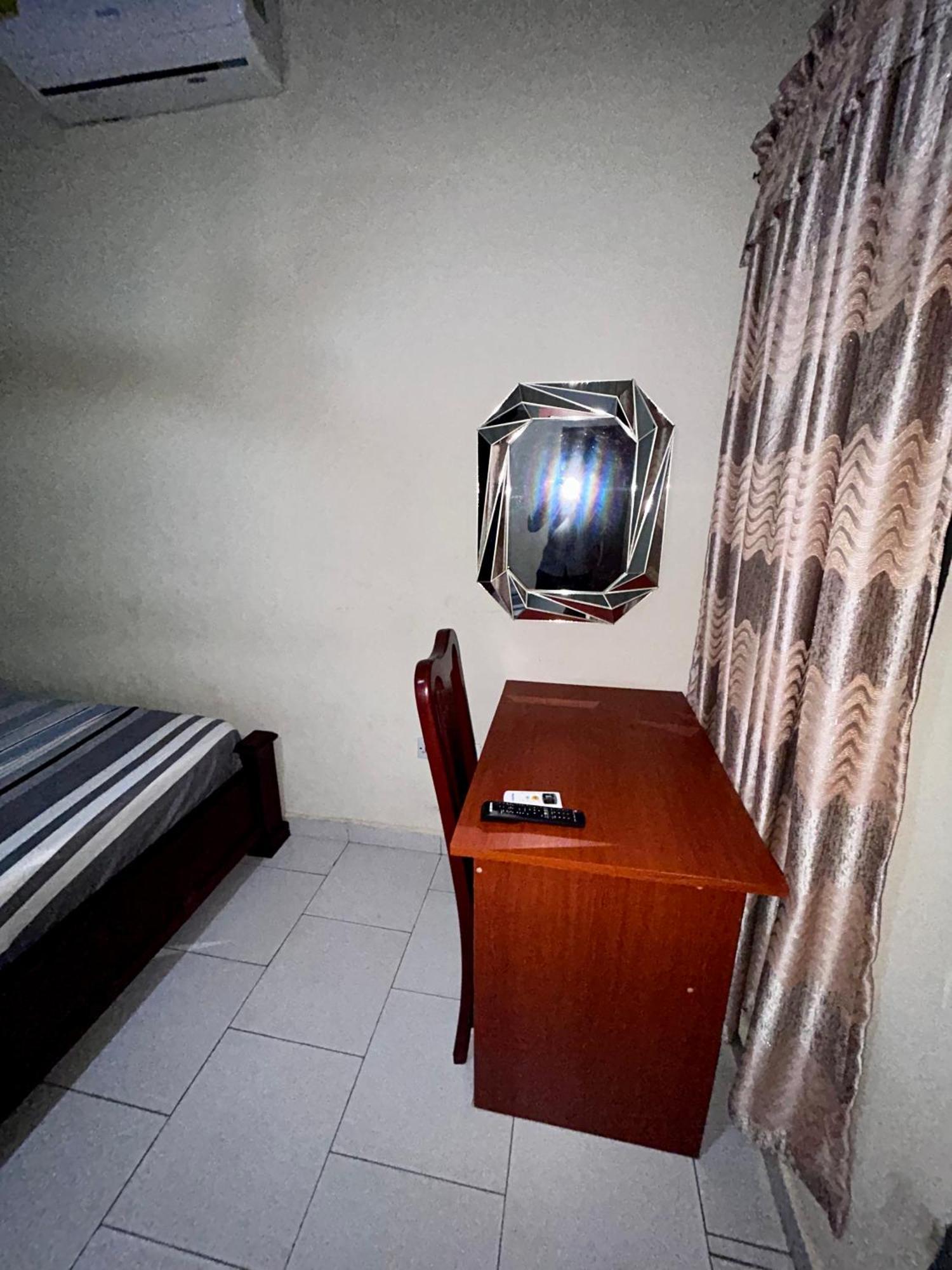 Jessie Hotel Adenta Cameră foto